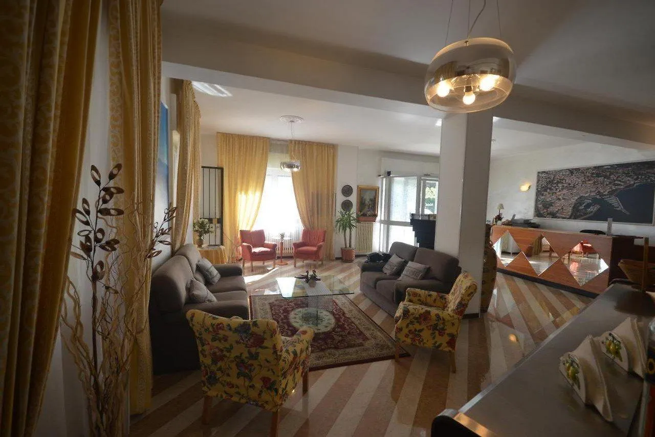 Hotel Astoria Desenzano del Garda 3*,