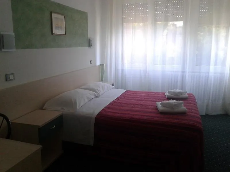 Hotel Astoria Desenzano del Garda 3*,  Italia